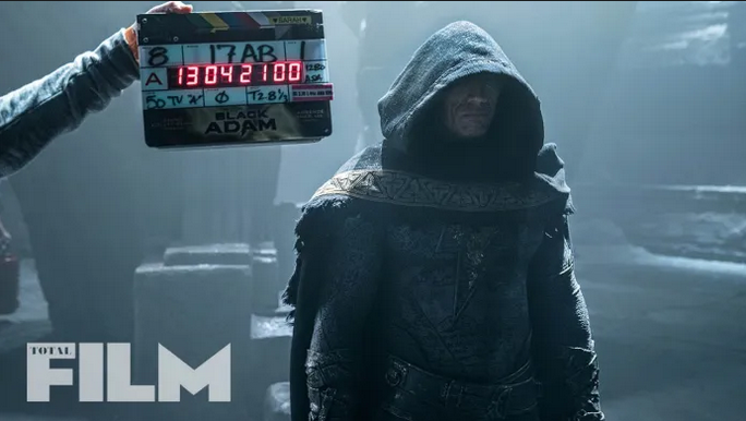 《黑亚当》太暴力了。为了避免成人评分，做了很多改动。