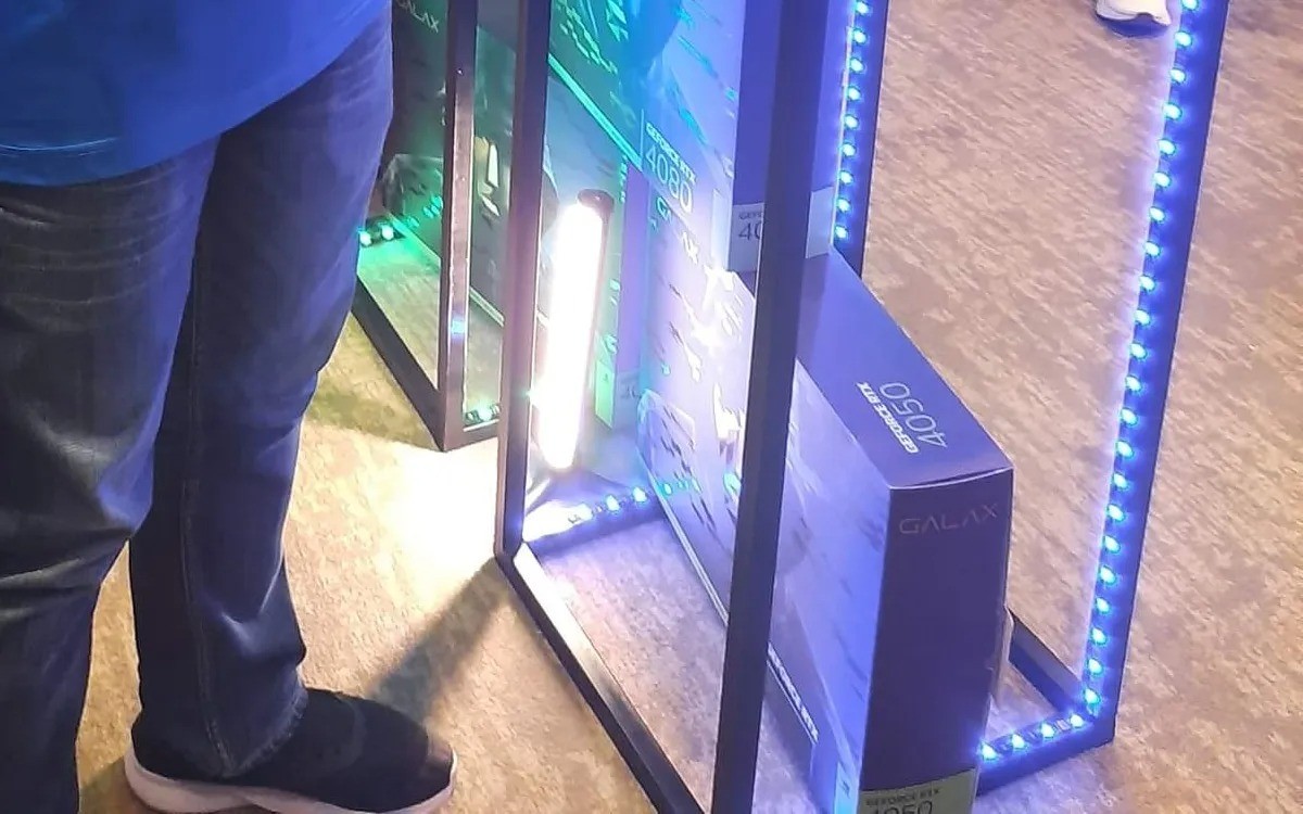 RTX4050包装盒很大！有望成为甜品显卡。