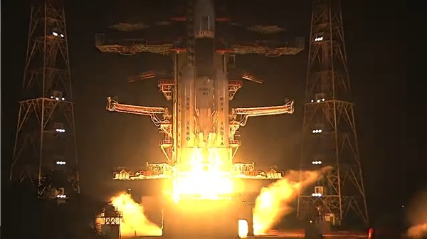 印度最强火箭发射成功:一箭36星。